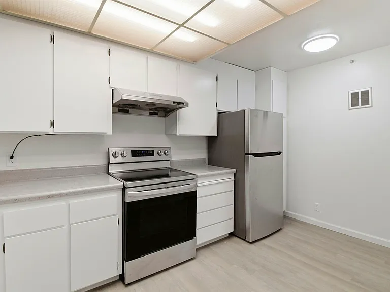 303 Philip Dr — Photo 7