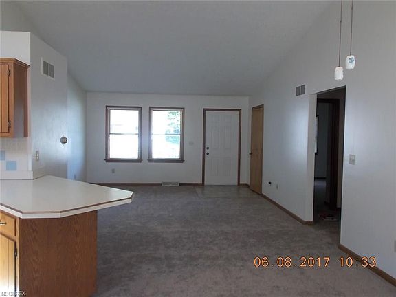 3rd image of 142 N Linden Ave APT 302