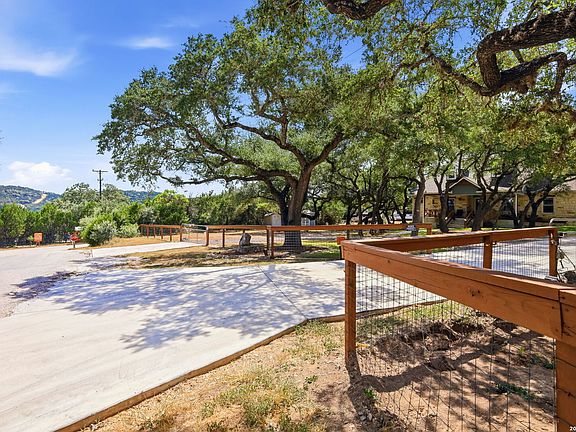 3rd image of 230 Oak Country