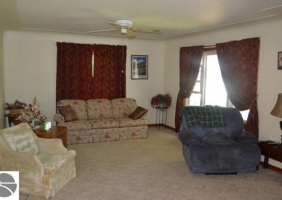 4th image of 212 6th St