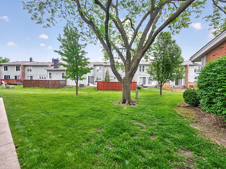 212 Amherst Ct #C — Photo 43