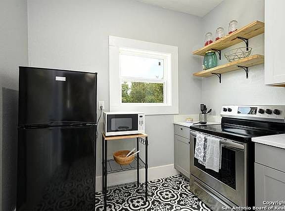 5th image of 116 Carolina St APT 4