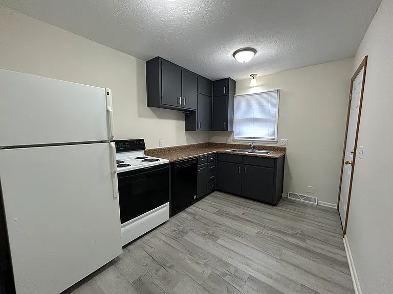 333 Rahm St #333 — Photo 4