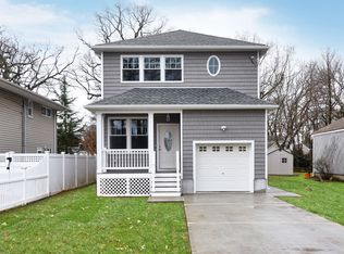 266 George St, Oceanside, NY 11572