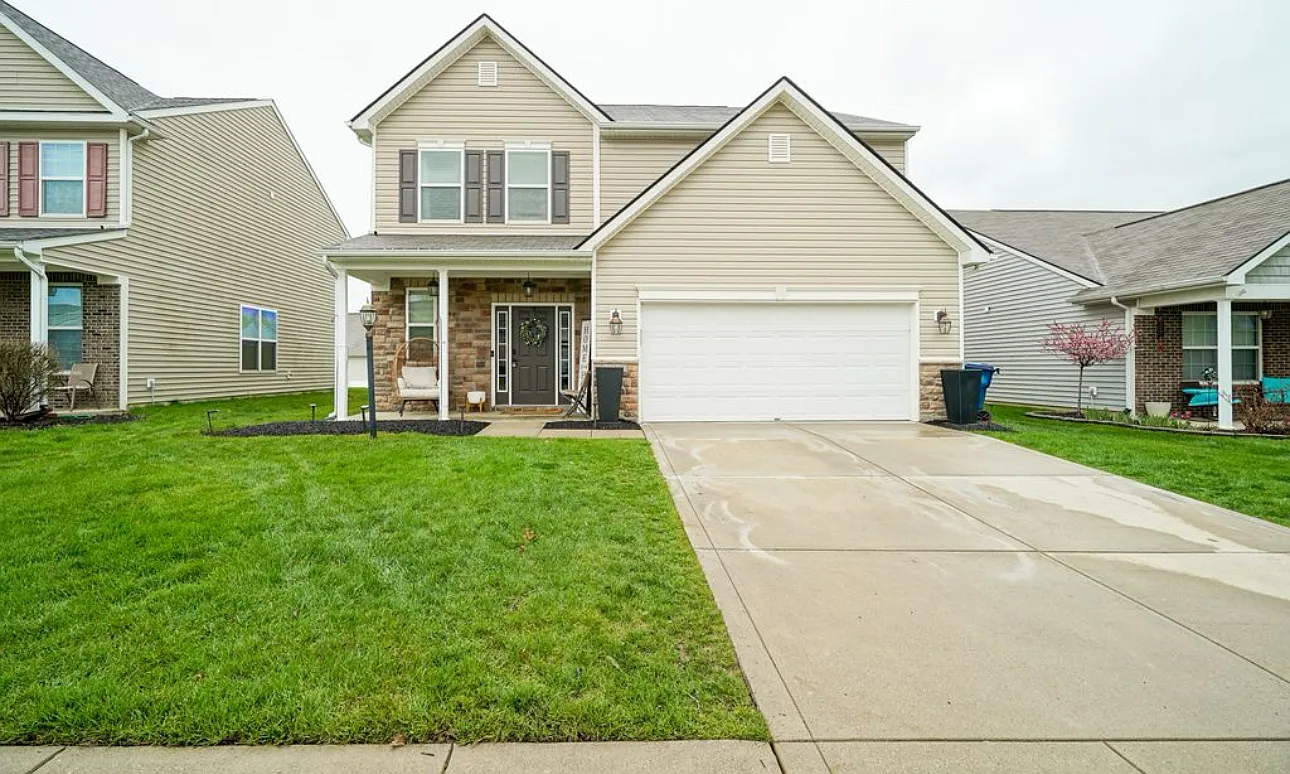 4 bed, 2392 sqft, $2,700 — Photo 1