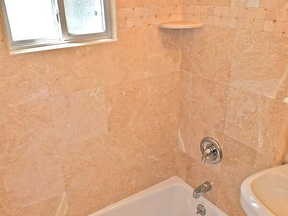 5th image of 1513 1/2 E Ocean Blvd