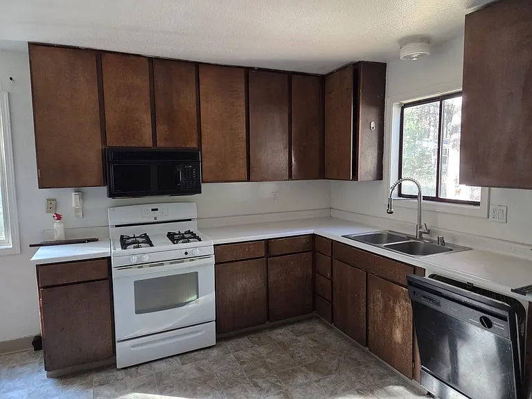 1069 Sierra Blvd — Photo 11