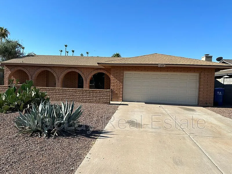 3 bed, 2.0 bath, 1700 sqft, $2,300 — Photo 3