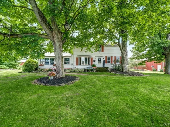 11016 Ridge Rd, Medina, NY 14103