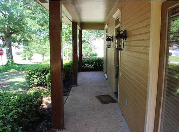 3rd image of 585 Dogwood Holw