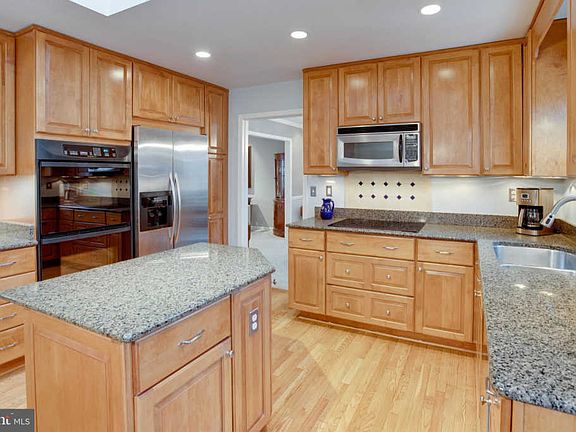 3rd image of 5967 Oakland Park Dr