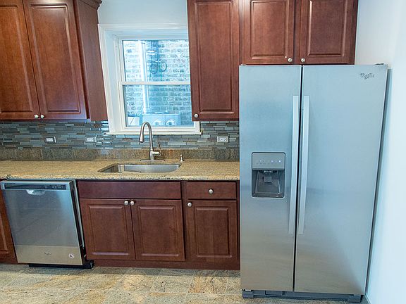 3rd image of 2631 W Superior St APT 2
