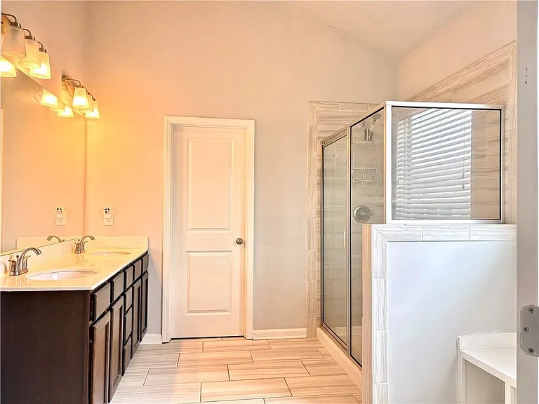 2418 Ivy Meadow Ln — Photo 15