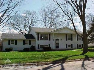 303 Longview Dr, Waterloo, IA 50701