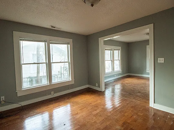 3 bed, 936 sqft, $700 — Photo 2