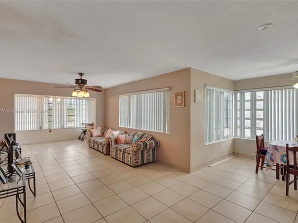 285 NE 191st St APT 2925, Miami, FL 33179