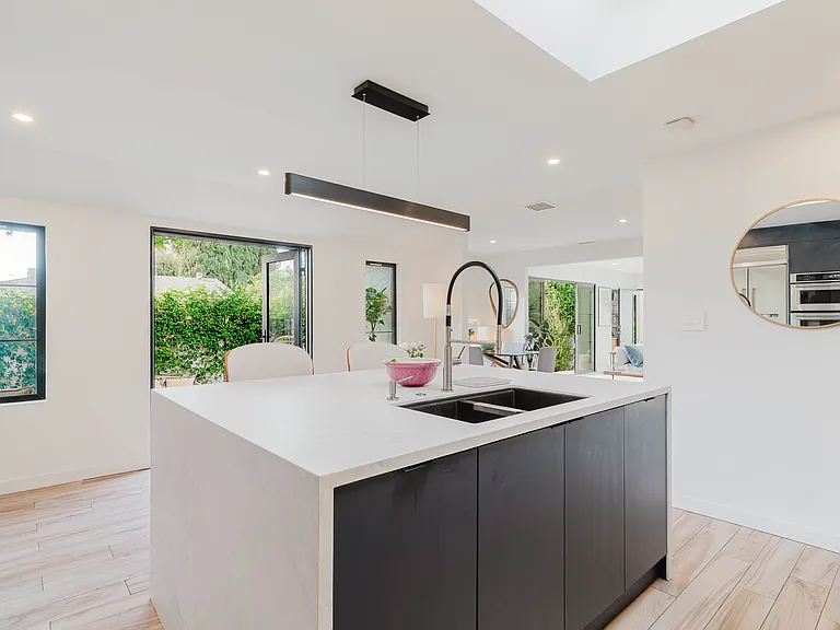 3605 Kelton Ave — Photo 14