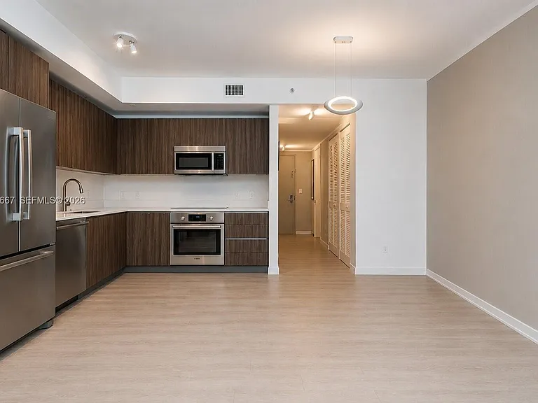 488 NE 18th St #1301 — Photo 11