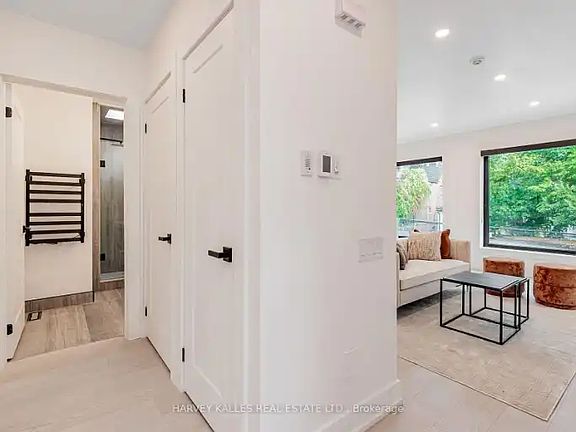 5th image of 20 Leslie Garden Ln #1B