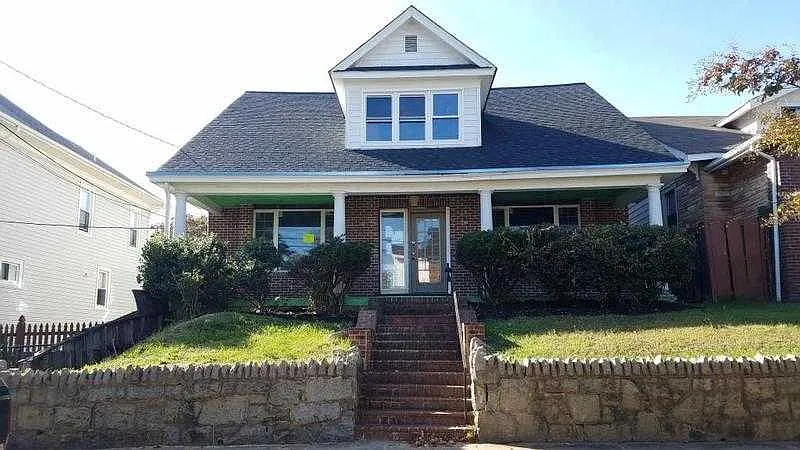 3032 24th St NE photo 1