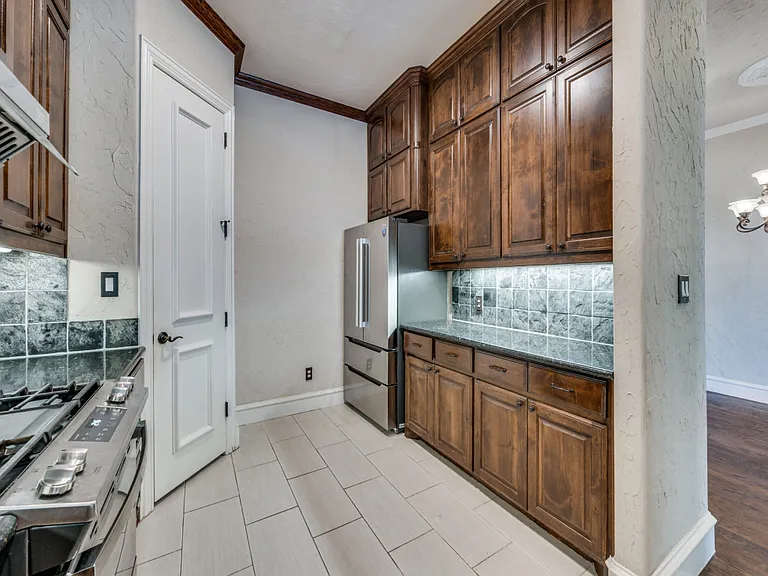 736 Rockingham Dr — Photo 11