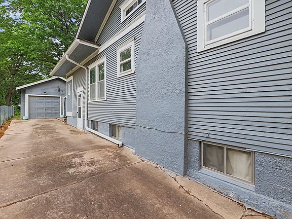 3rd image of 928 N Rutan Ave