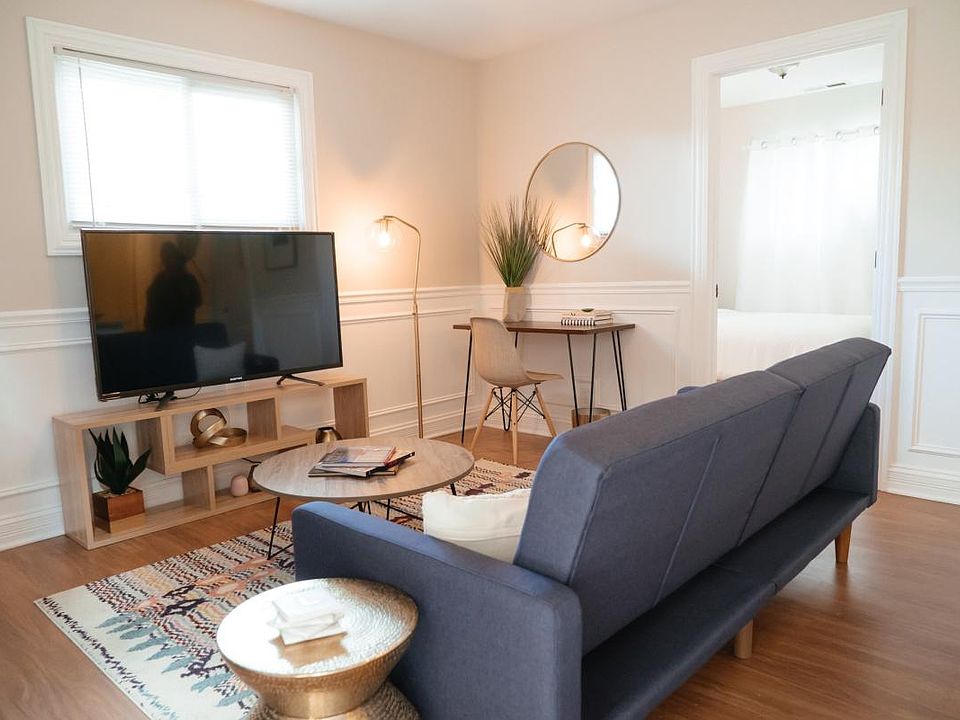 Living Room w/Sofa Bed