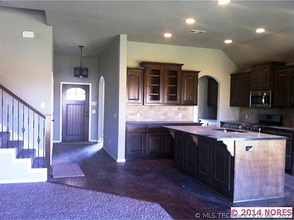 4th image of 20569 E 32nd St