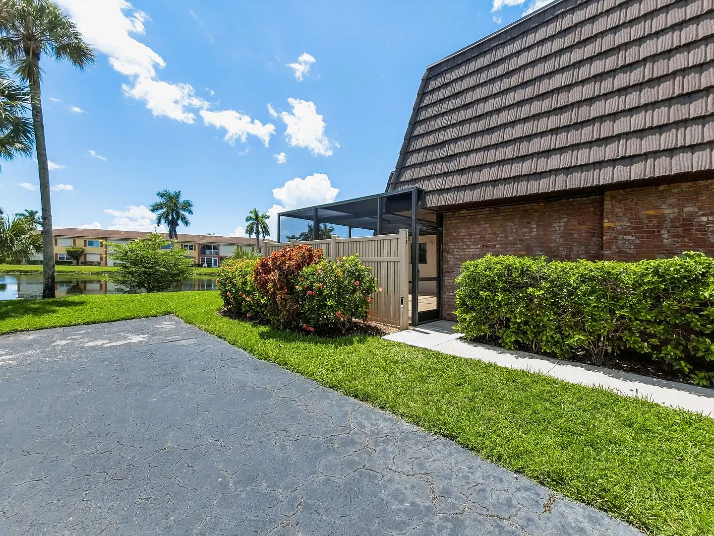 ** Bayberry ** 2 Bed / 2.5 Bath - 2 Story Condo - Waterfront - Great Location! - Annual Rental — Photo 1