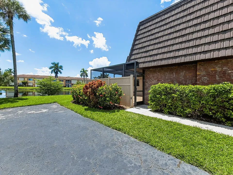 128 Lake Point Ln