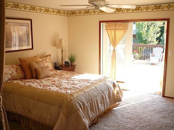 Master Suite/French Doors to Deck
