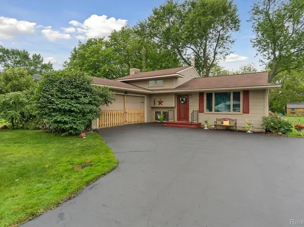 2102 Ainsworth St, Flint, MI 48532
