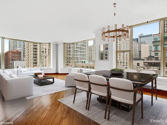 4th image of 25 E Superior St APT 1004