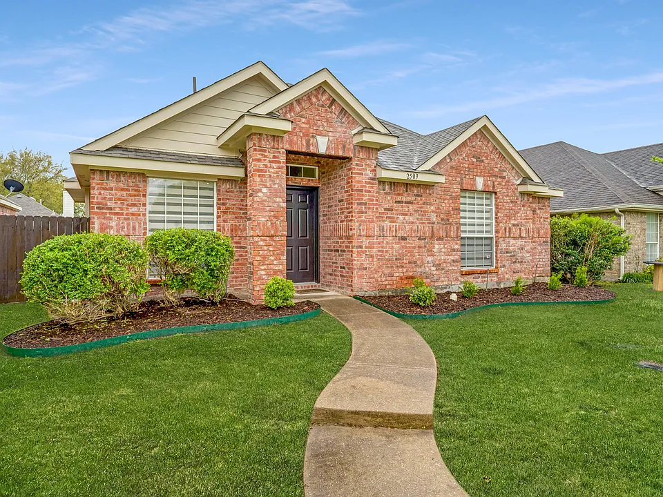 2509 N Brook Dr