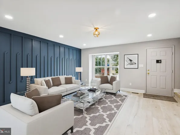 45581 Hutchens Sq, Sterling, VA 20166