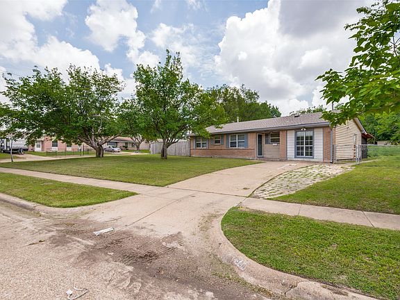 2nd image of 2524 Suffolk Ln
