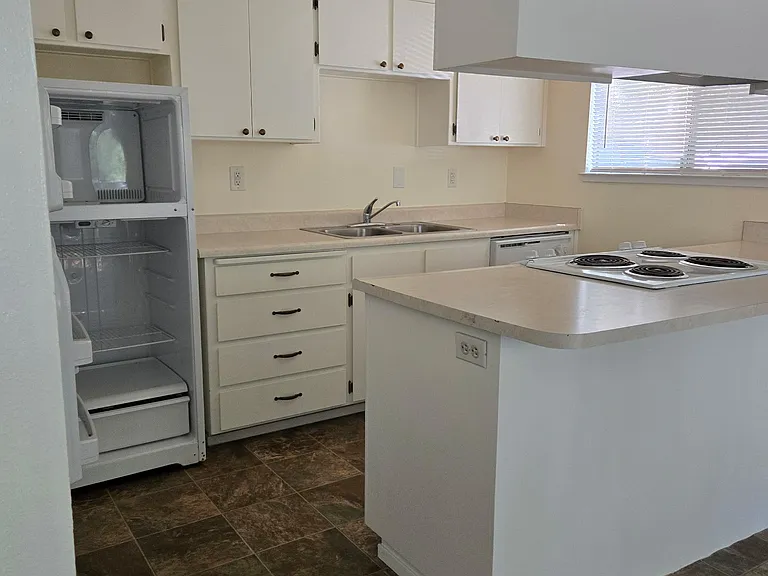 2688 White Ave — Photo 3