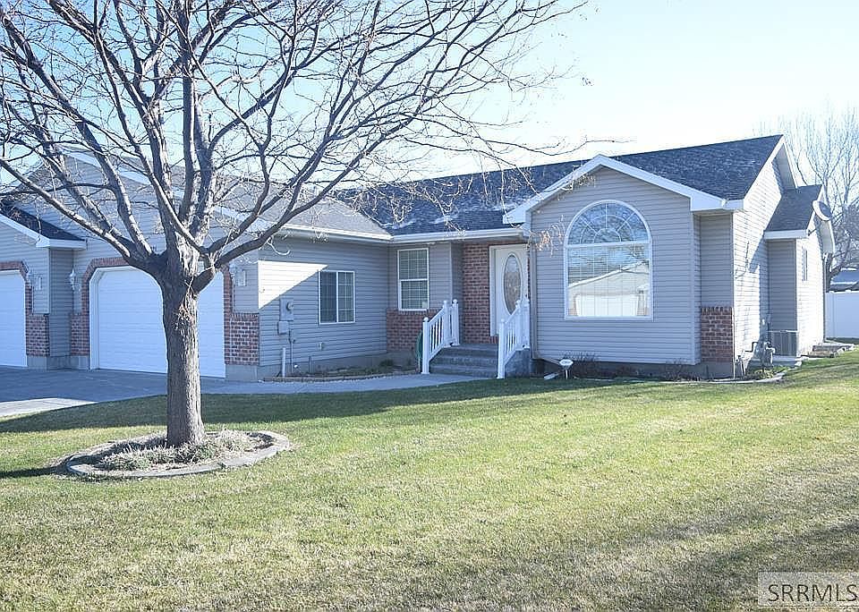 FRONT OF THE HOUSE