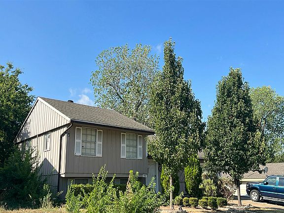 3rd image of 1002 Montclair Dr