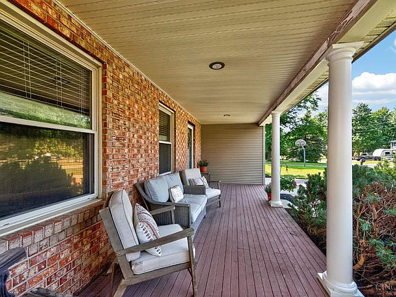3rd image of 5889 Wade Rd