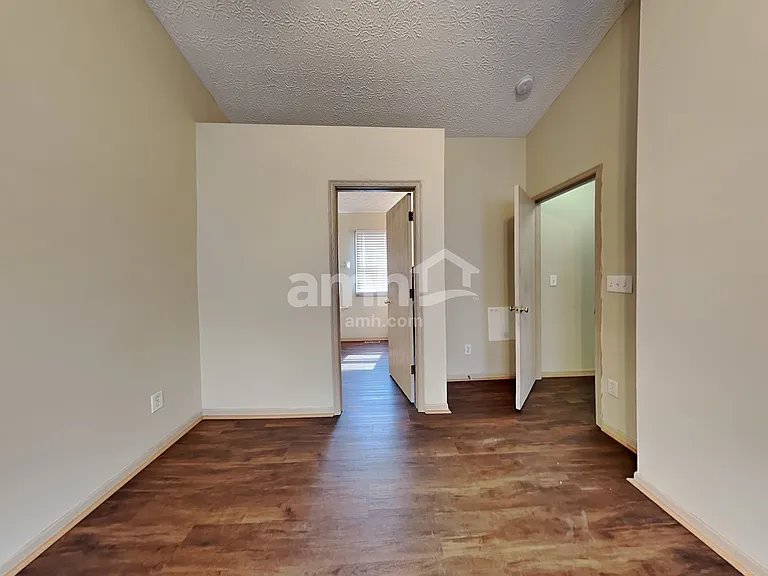 5563 Crenton Dr — Photo 12