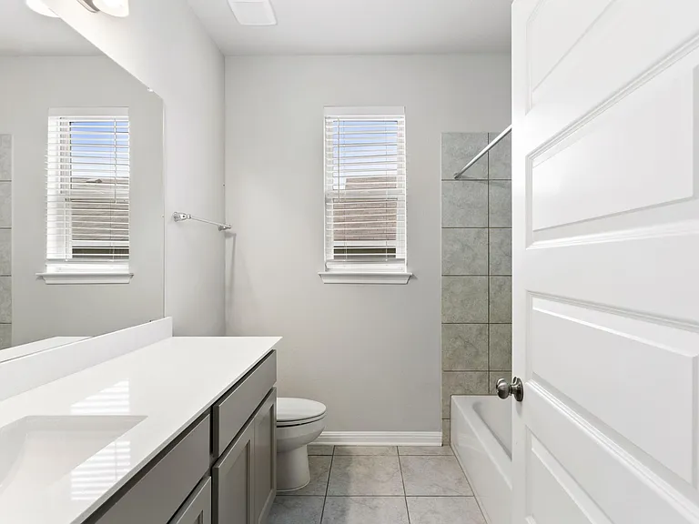 313 McLintock Rd — Photo 7