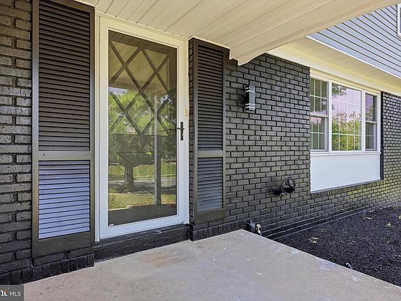 4th image of 4 Bellows Ln