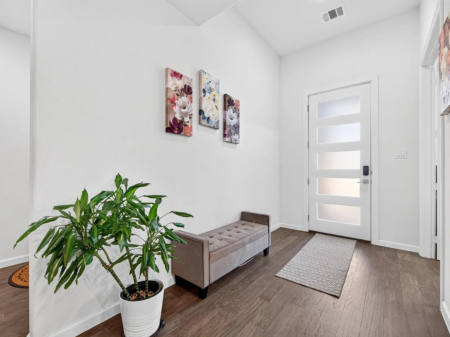5 bed, 2819 sqft, $3,800 — Photo 4
