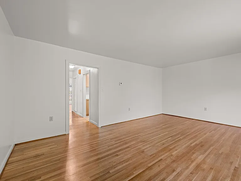 605 H St SW — Photo 13
