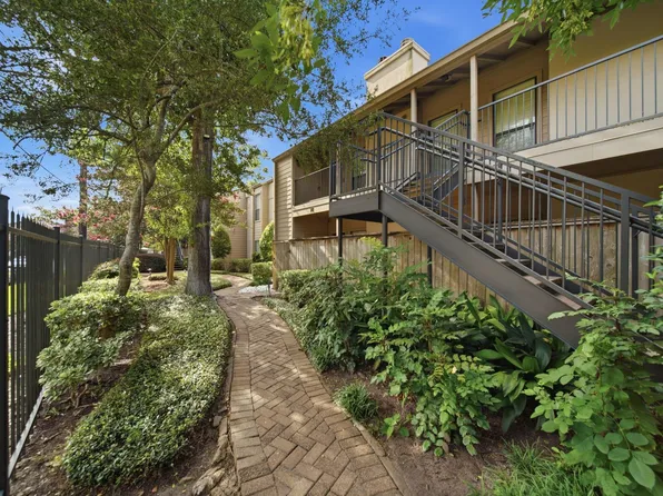 1100 Augusta Dr APT 77, Houston, TX 77057