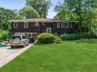 7 Frazer Dr, Greenlawn, NY 11740