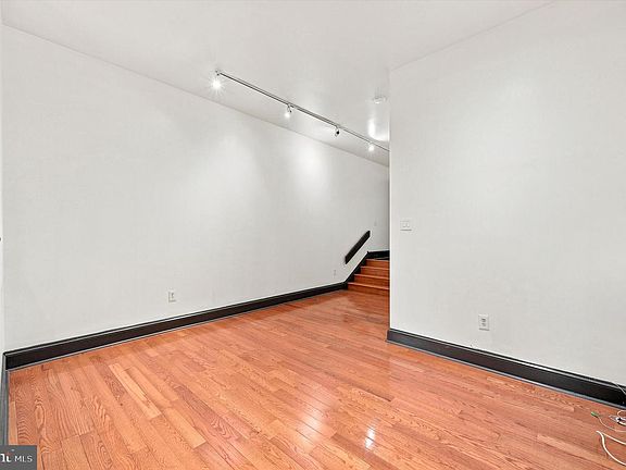 4th image of 1914 Fairmount Ave #2