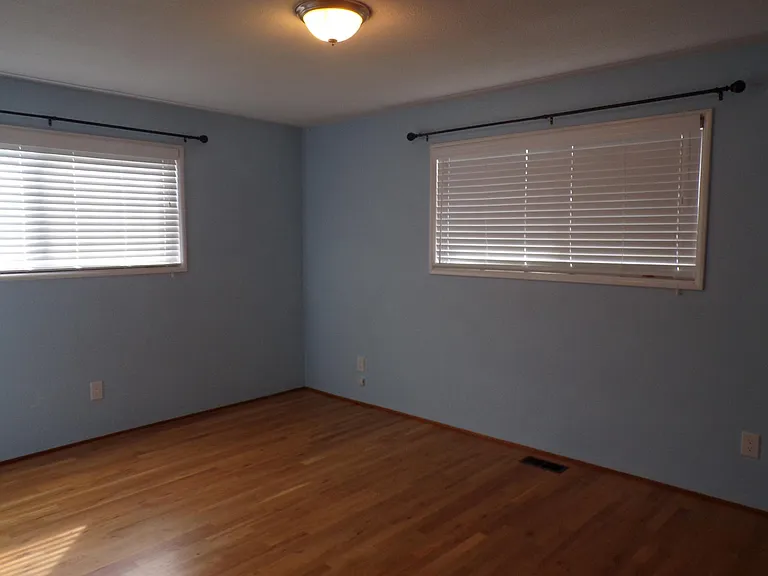 2740 NW Stewart St — Photo 15