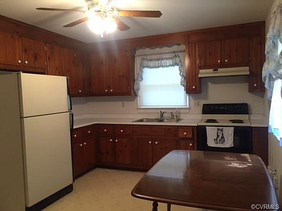 3rd image of 448 Evanrude Ln